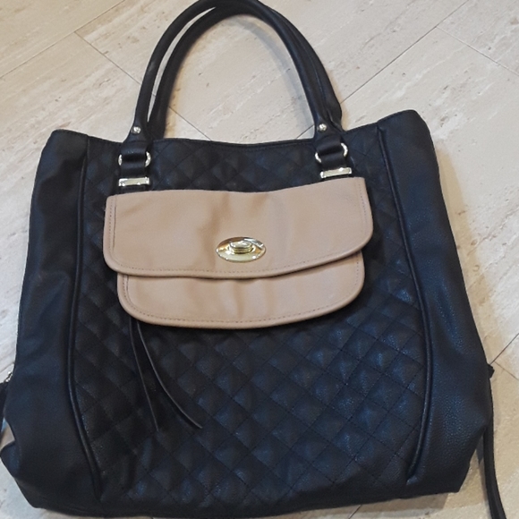 Steve Madden Handbags - Steve Madden adorable shoulder bag